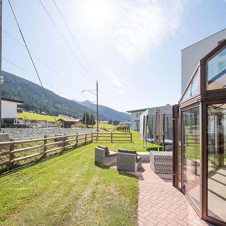 Agrimonia - 5,5-Zi Duplex Wohnung Bis 9 Personen Mit Eigenem Garten Davos Bagian luar foto