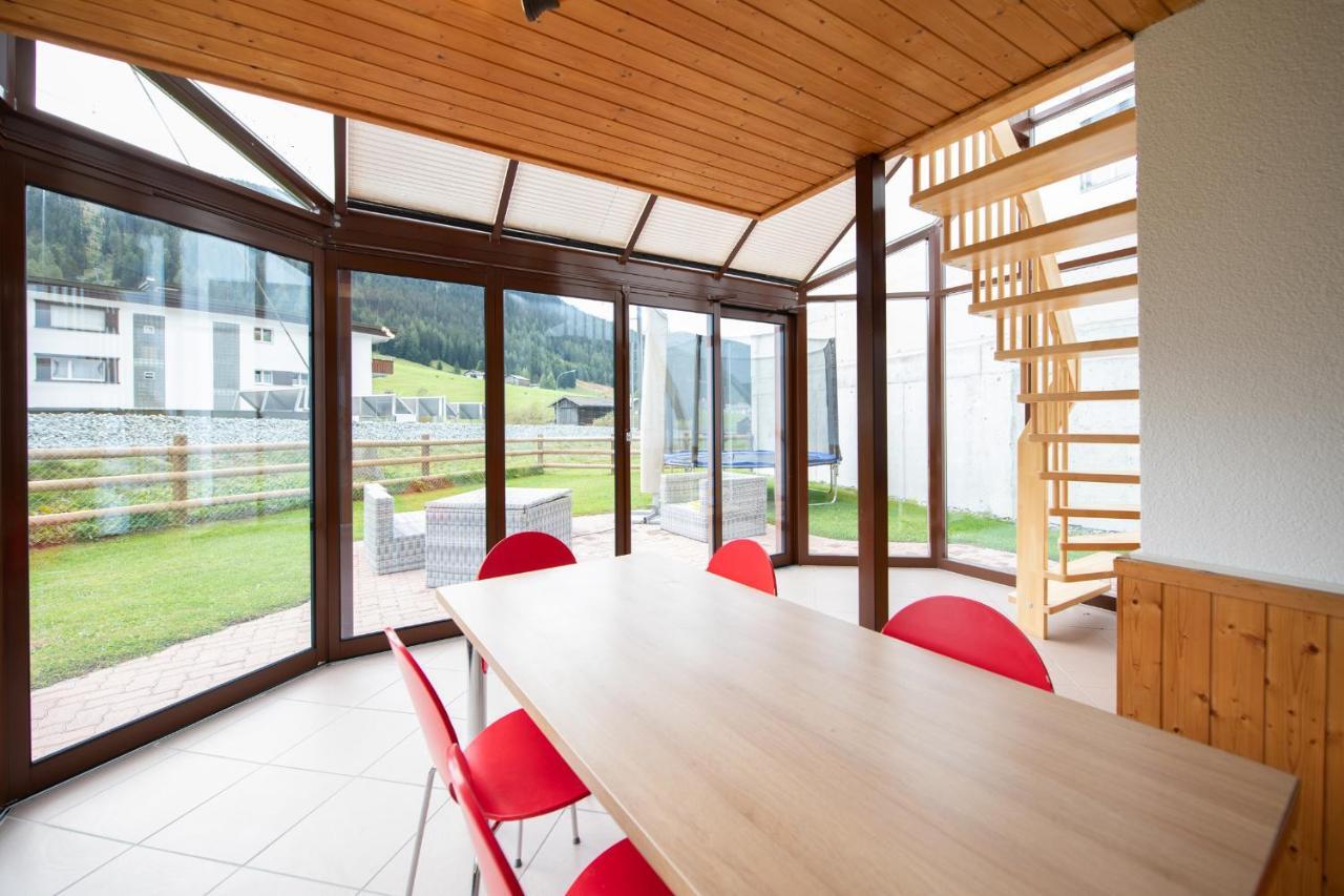 Agrimonia - 5,5-Zi Duplex Wohnung Bis 9 Personen Mit Eigenem Garten Davos Bagian luar foto