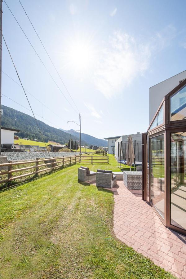 Agrimonia - 5,5-Zi Duplex Wohnung Bis 9 Personen Mit Eigenem Garten Davos Bagian luar foto